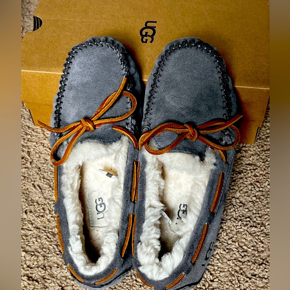 Ugg Women's Dakota - Gray Mocassins Size 6